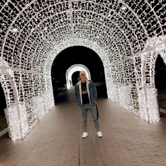 Meet your Posher, Bri - Picture 1 of 1